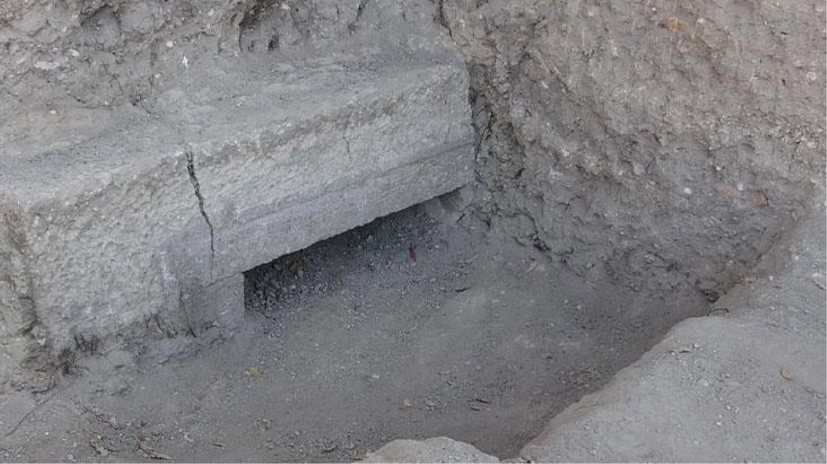 Çanakkale\'de 2 bin 200 yıllık çarşı kapısı bulundu! Arkeologlar içeri girmek için gün sayıyor