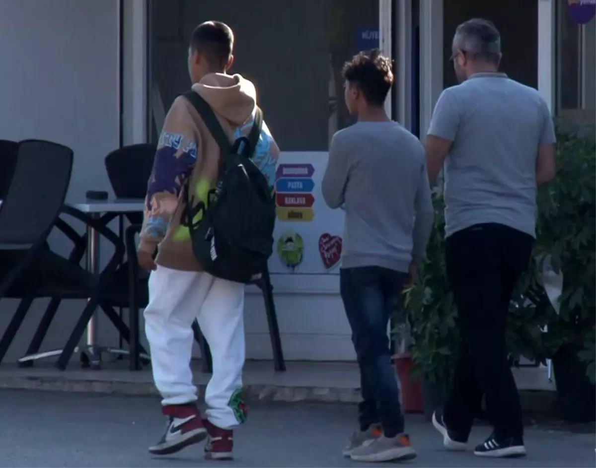 Markete alışverişe çıkan 20 yaşındaki gence kapkaç şoku