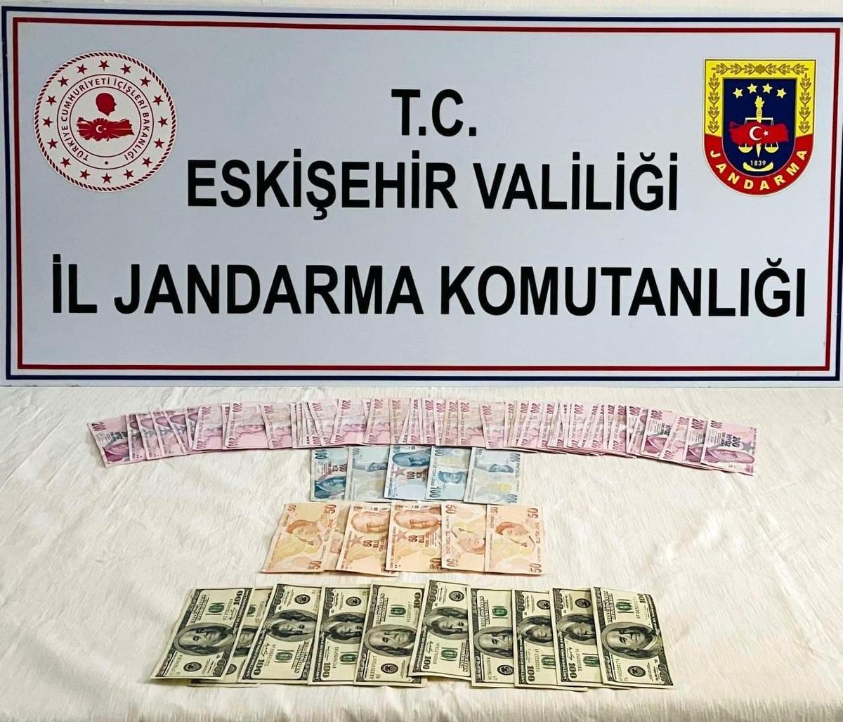 Misafirliğe geldiği evin kasasını soyduğu iddia edilen şüpheli yakalandı