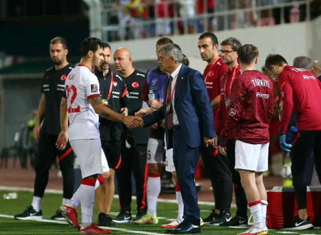 Şenol Güneş devreye girdi, milli yıldız Kaan Ayhan'ı bir telefonla Fenerbahçe'nin elinden kaptı