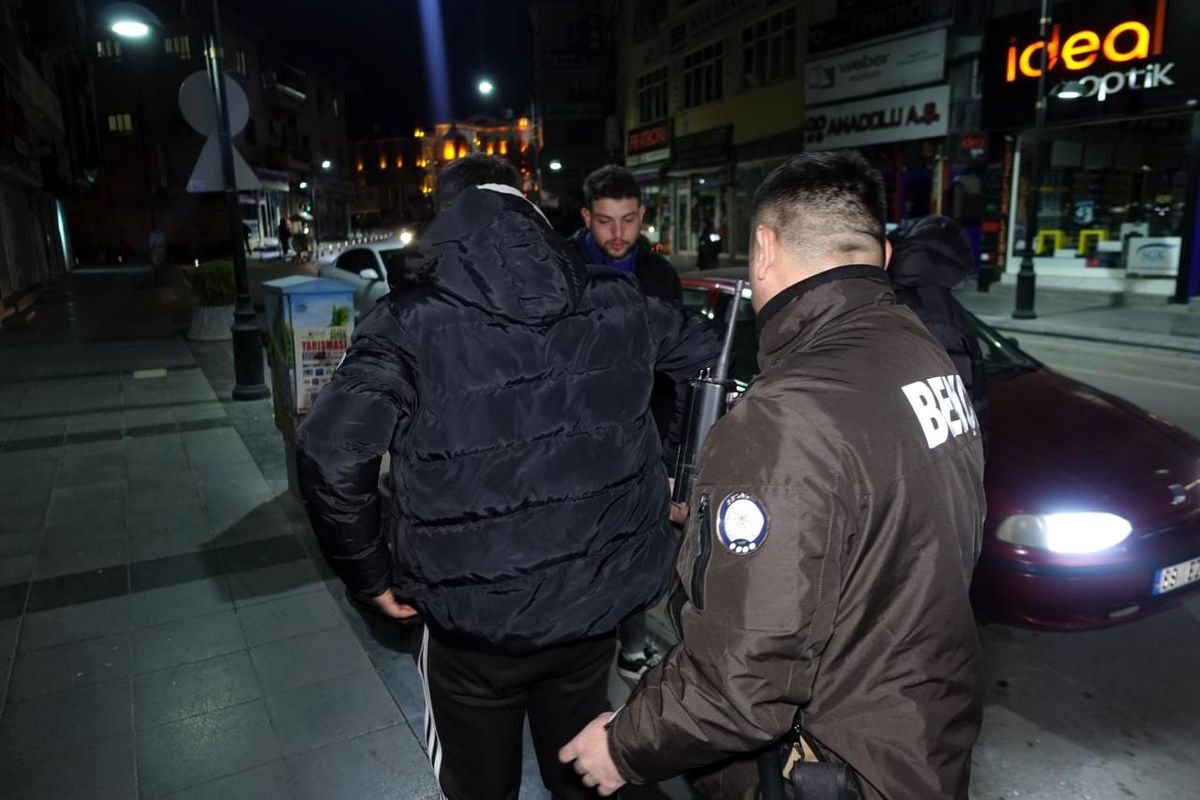 Uygulamalarda yakalanan 32 şahıstan 12'si tutuklandı