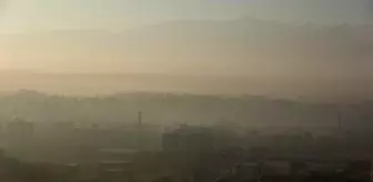 Yüksekova'da sis etkili oldu