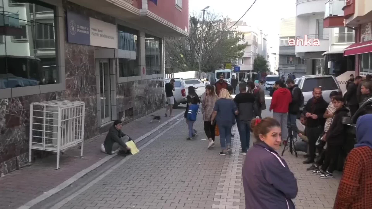 Yurt Ücretini Ödeyemediği İçin Kyk Yurdundan Atılan Üniversite Öğrencisi Oturma Eylemi Başlattı: "Bu Yaşadığım Adaletsizliği Kabul Etmiyorum"