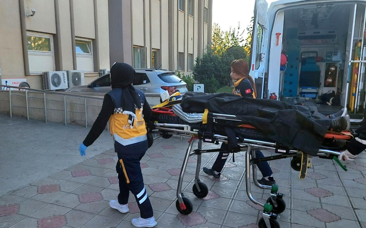 Adıyaman\'da motosiklet şarampole uçtu: 2 yaralı
