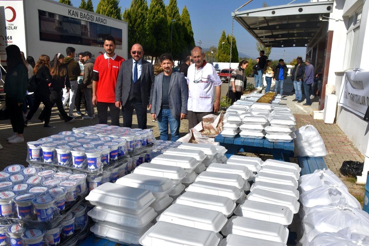 ADÜ Karacasu MYO\'dan ve Karacasu esnafından öğrencilere destek