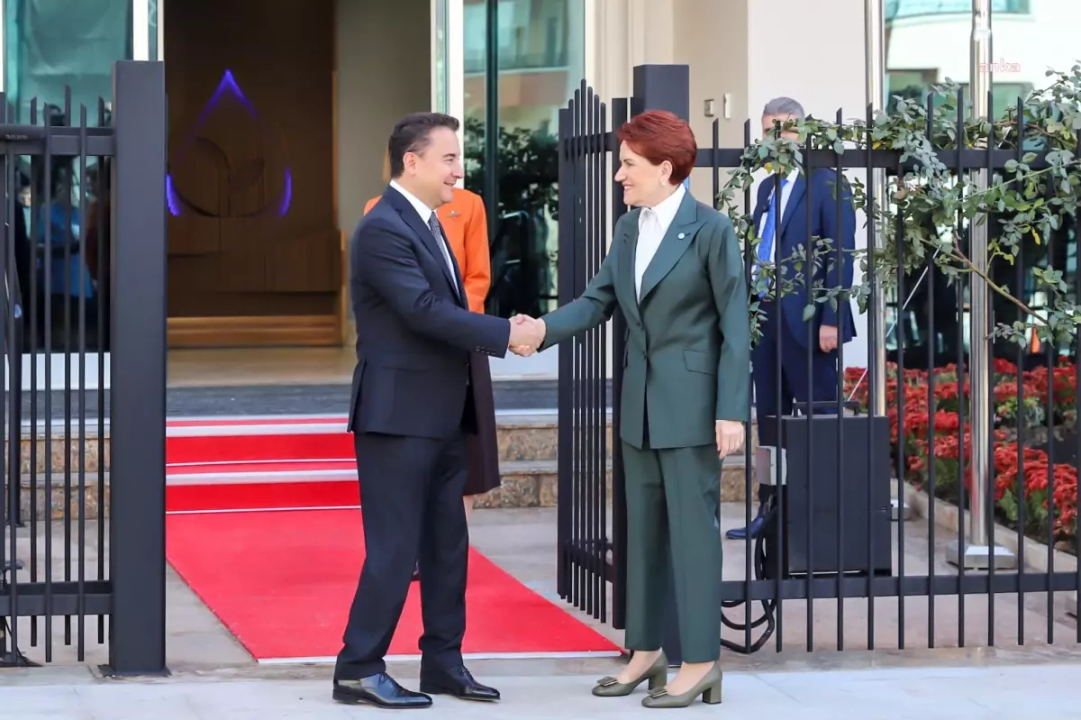 Akşener: Zengin ve Mutlu Bir Türkiye Hedefiyle Bir Araya Geldiğimiz Bu Değerli Toplantı İçin Tüm Genel Başkanlara Teşekkür Ediyorum