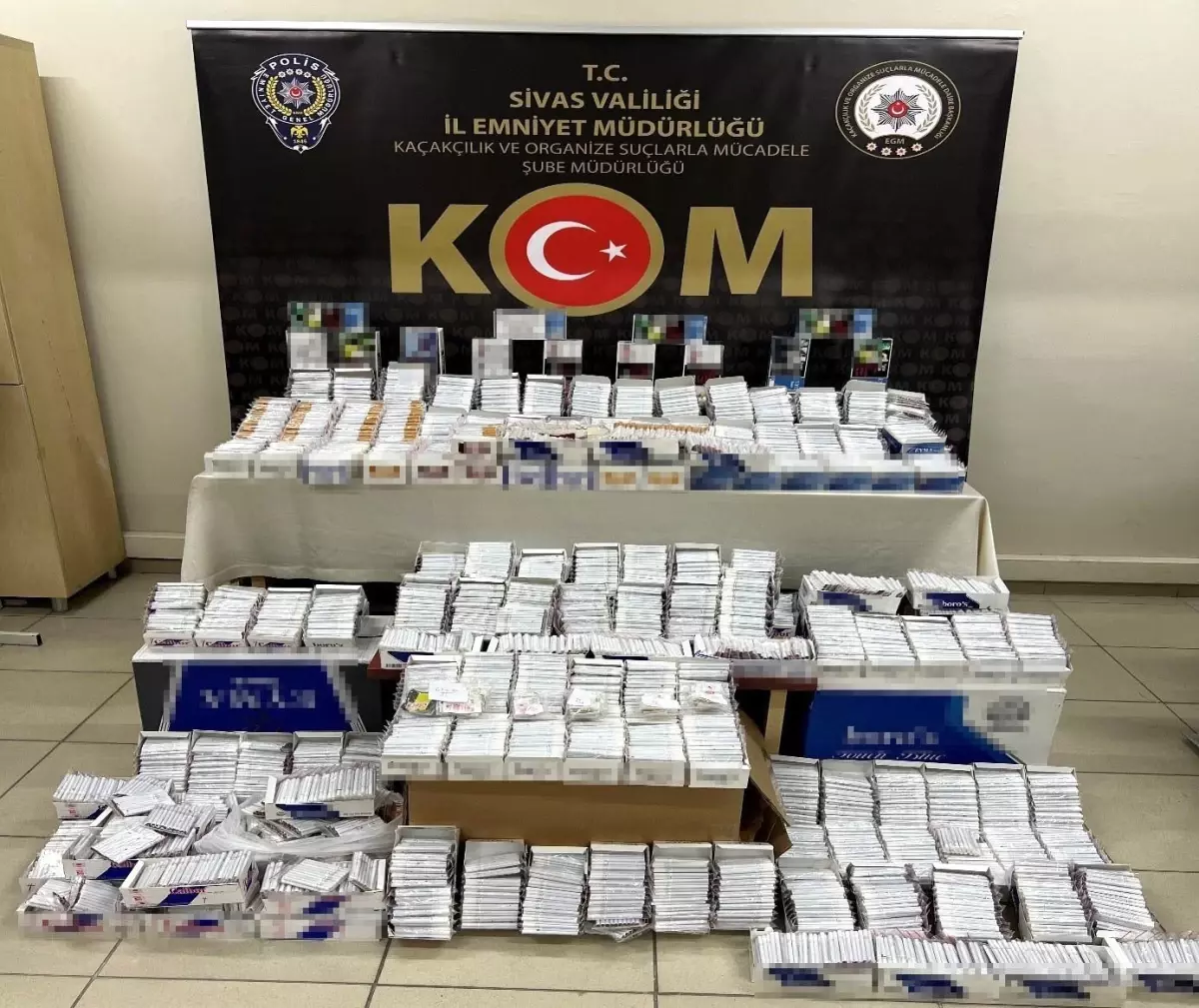 Bir şahsa ait iş yerinde ve araç yapılan aramada bol miktarda kaçak tütün ele geçirildi