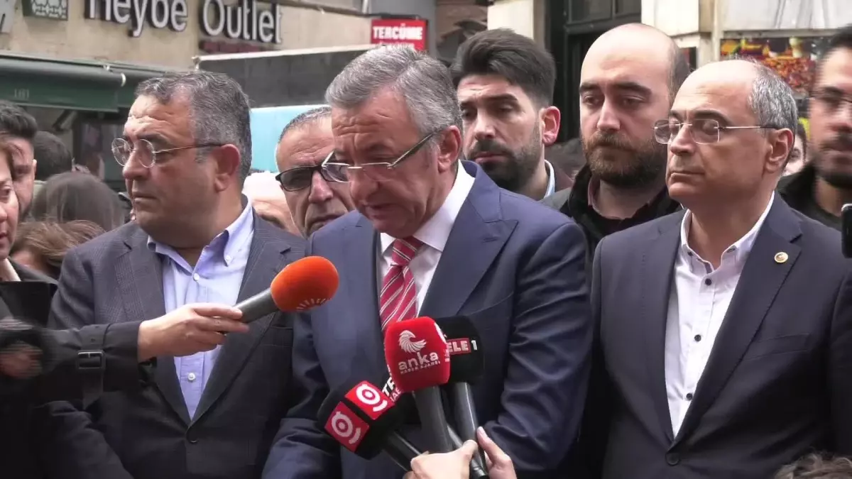 CHP\'li Altay, İstiklal Caddesi\'ndeki Patlama Noktasına Karanfil Bıraktı: "Dünyaya Sesleniyorum.