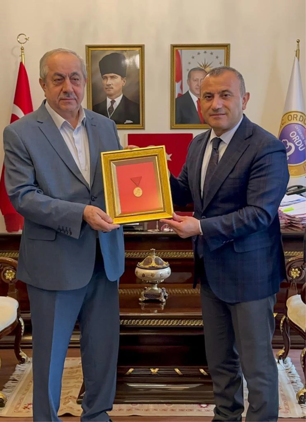 Dedesinin İstiklal Madalyasını torunu aldı