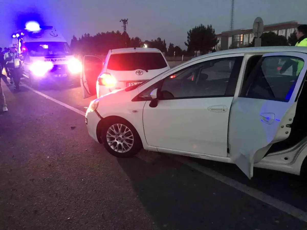 Edirne'de 2 otomobil çarpıştı, 2 kişi yaralandı