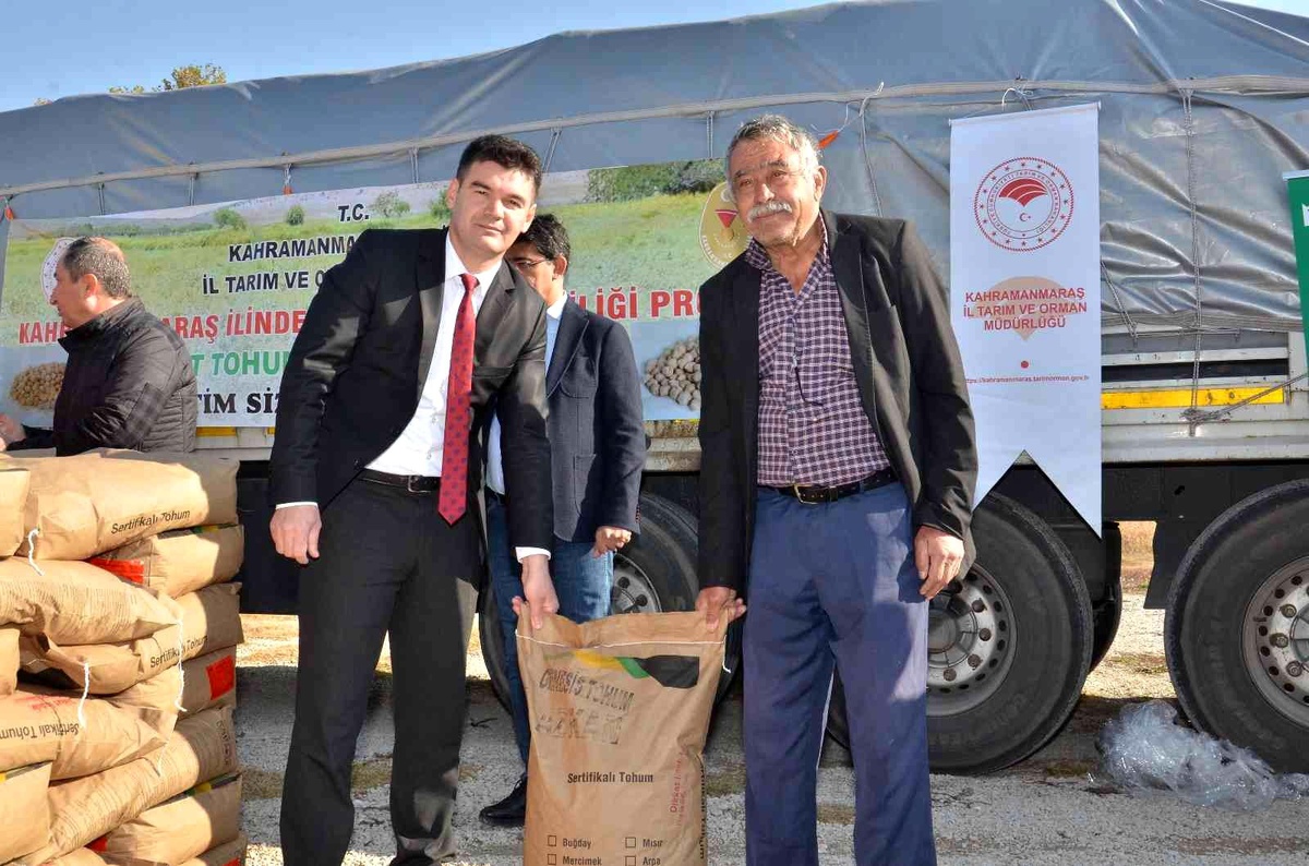 Elbistan\'da üreticilere yüzde 50 hibe destekli 75 ton nohut tohumu dağıtıldı