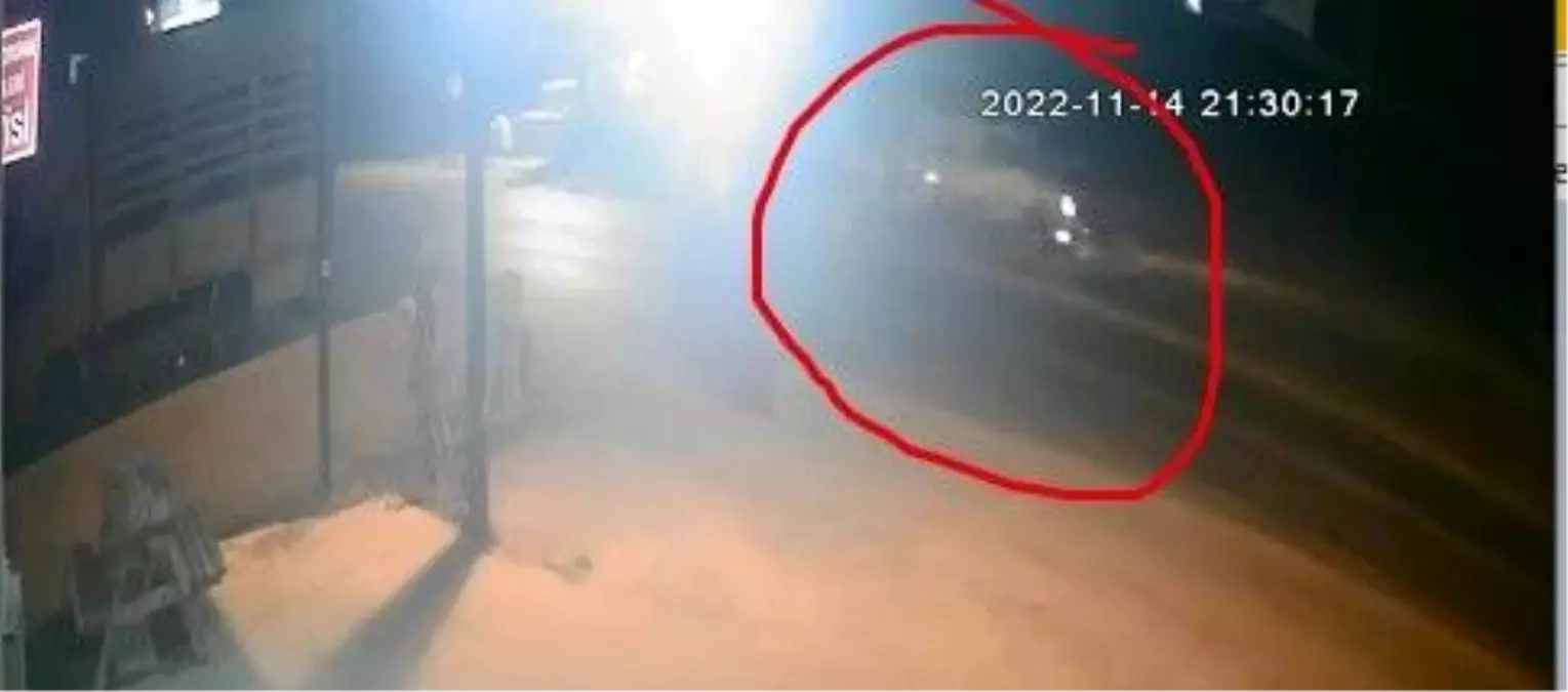 Hafif ticari araç karşı şeritten gelen motosikletle kafa kafaya böyle çarpıştı: 1'i ağır 2 kişi yaralı