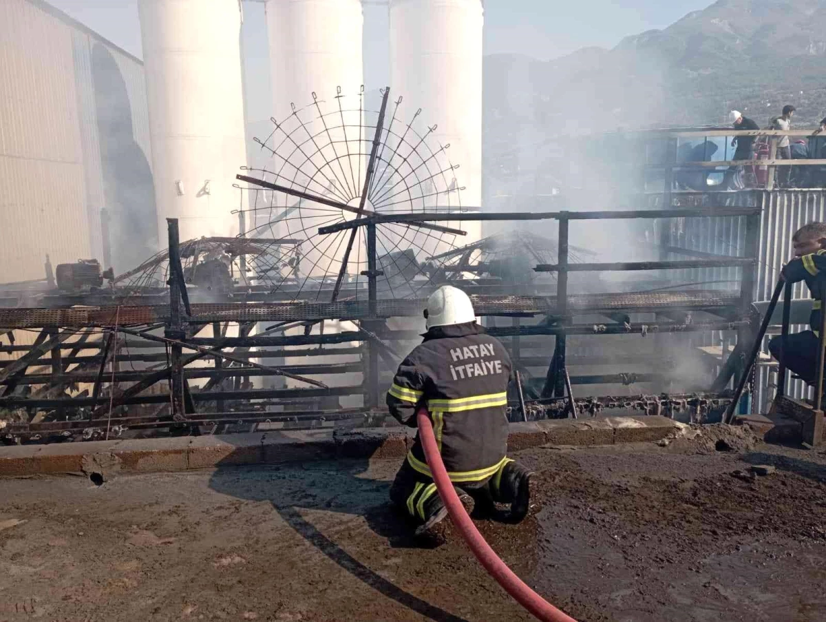 Hatay\'da demir çelik fabrikasında patlamadan sonra yangın çıktı