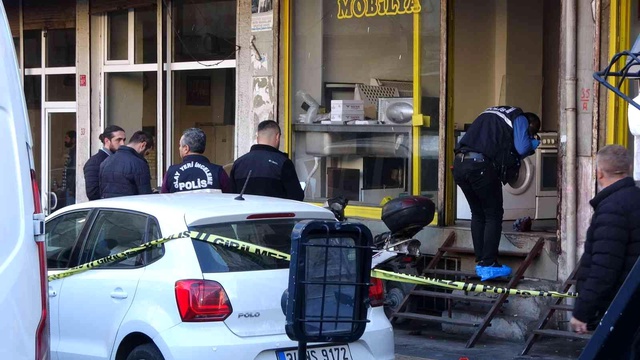 Husumetliler 12 yaşlarındaki çocuğu sokak ortasında başından vurdu Husumetliler 12 yaşlarındaki çocuğu sokak ortasında başından vurdu