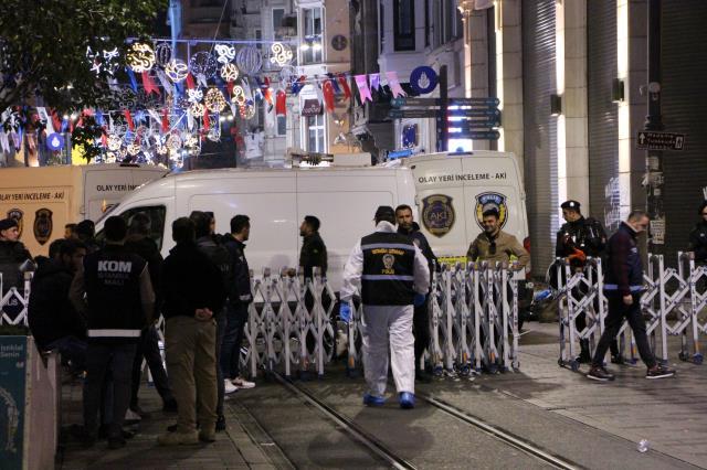 İstiklal Caddesi'nde 6 vatandaşımızın can verdiği hain saldırıyı gerçekleştiren kişi yakalandı İstiklal Caddesi'nde 6 vatandaşımızın can verdiği hain saldırıyı gerçekleştiren kişi yakalandı