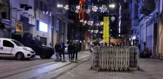 İstiklal Caddesi'nde oturaklar söküldü