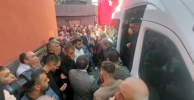 İSTİKLAL'DEKİ SALDIRIDA EŞİNİ VE KIZINI KAYBEDEN MEVLÜDİYE, 'ÜZERİMDE KOCAMLA KIZIMIN KANI VAR' İSTİKLAL'DEKİ SALDIRIDA EŞİNİ VE KIZINI KAYBEDEN MEVLÜDİYE, 'ÜZERİMDE KOCAMLA KIZIMIN KANI VAR'