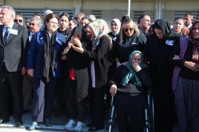 İSTİKLAL'DEKİ SALDIRIDA EŞİNİ VE KIZINI KAYBEDEN MEVLÜDİYE, 'ÜZERİMDE KOCAMLA KIZIMIN KANI VAR' İSTİKLAL'DEKİ SALDIRIDA EŞİNİ VE KIZINI KAYBEDEN MEVLÜDİYE, 'ÜZERİMDE KOCAMLA KIZIMIN KANI VAR'
