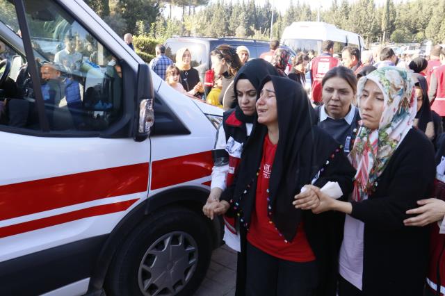 İSTİKLAL'DEKİ SALDIRIDA EŞİNİ VE KIZINI KAYBEDEN MEVLÜDİYE, 'ÜZERİMDE KOCAMLA KIZIMIN KANI VAR' İSTİKLAL'DEKİ SALDIRIDA EŞİNİ VE KIZINI KAYBEDEN MEVLÜDİYE, 'ÜZERİMDE KOCAMLA KIZIMIN KANI VAR'