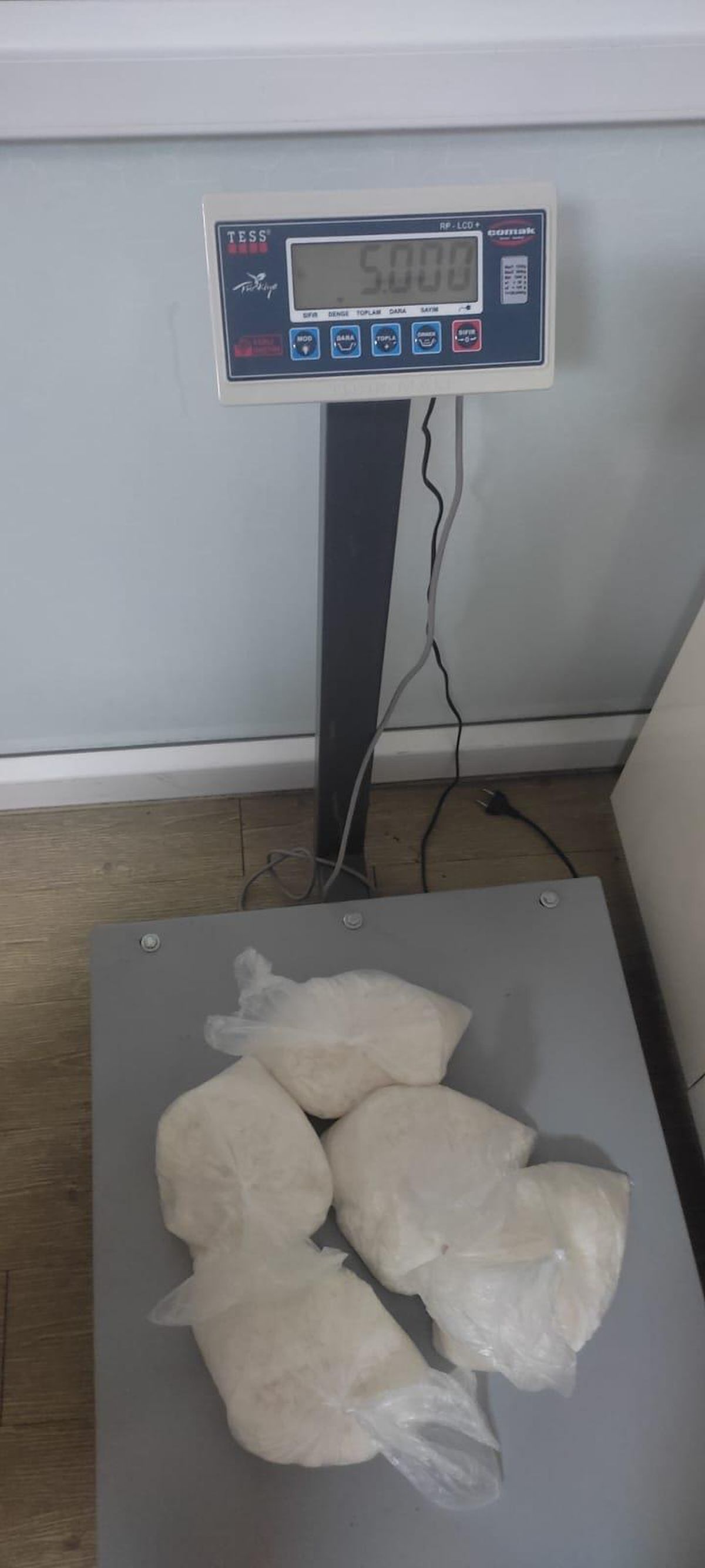 İzmir'de 5 kilogram sentetik uyuşturucu ele geçirildi