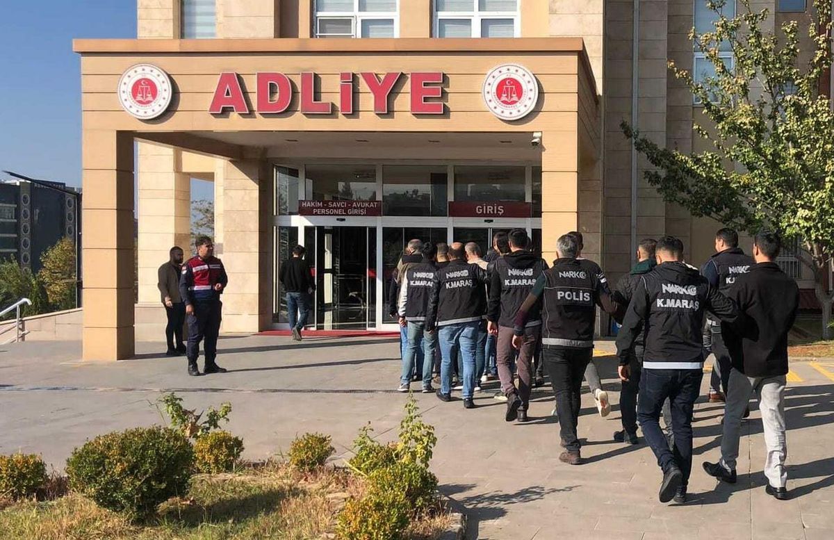 Kahramanmaraş\'ta uyuşturucu operasyonunda yakalanan 3 zanlı tutuklandı