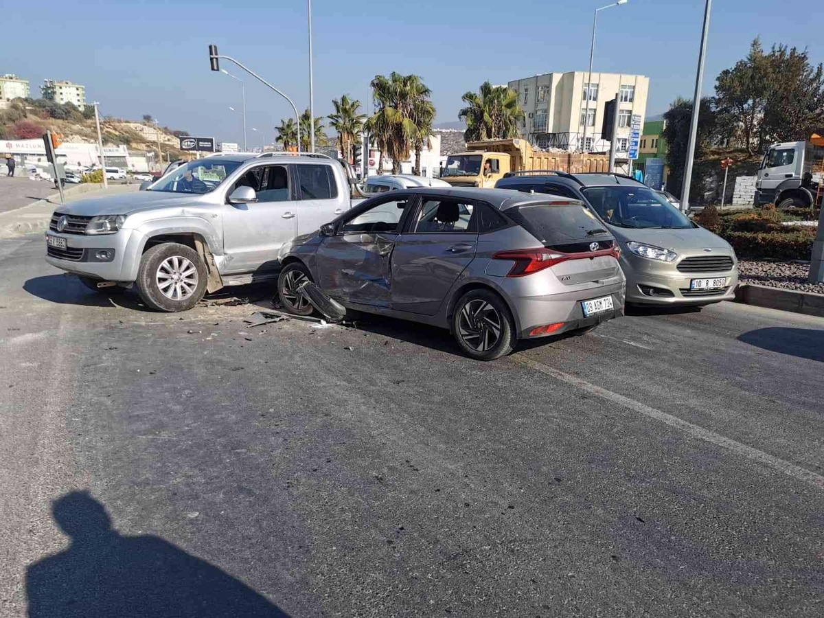 Kuşadası\'nda trafik kazası: 2 yaralı