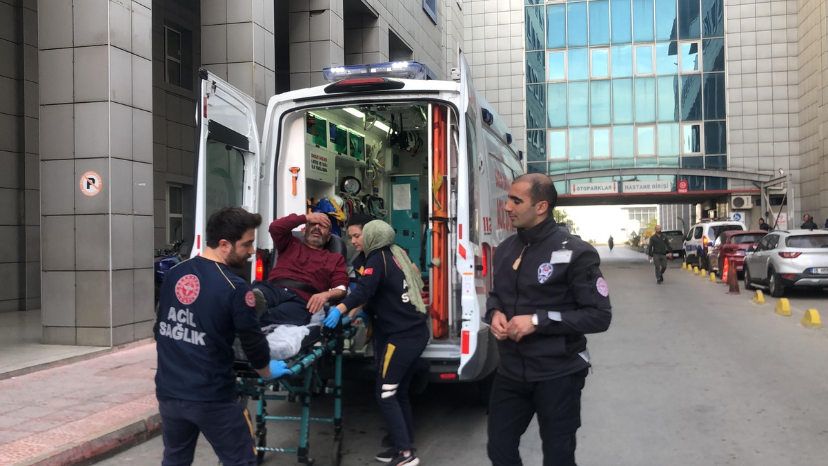 Sahte içkiden zehirlendiği şüphesiyle hastaneye kaldırılan 10 kişiden 2\'si hayatını kaybetti