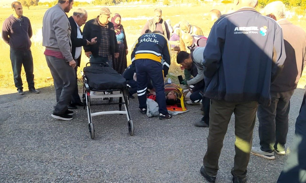 Şarampole yuvarlanan otomobildeki 5 kişi yaralandı