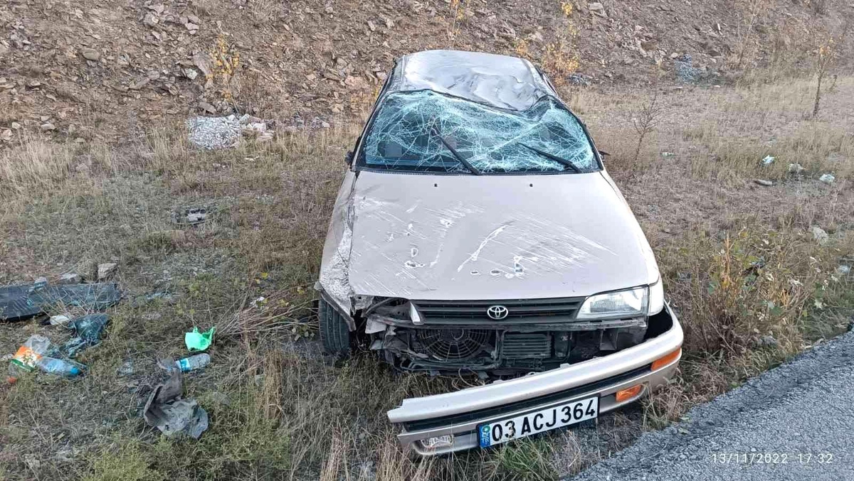 Takla atan otomobilde 4\'ü aynı aileden 5 kişi yaralandı