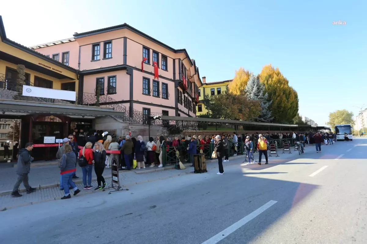 Turistlerin Eskişehir\'e İlgisi Sürüyor