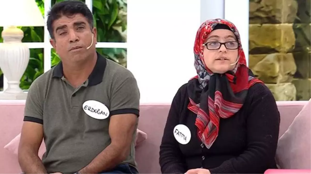 2 çocuğunun babası olan yasak aşkıyla Esra Erol\'da programa çıkan kadın, eşine seslendi: Çocuklarıma kimlik çıkartamadım, boşanmak istiyorum