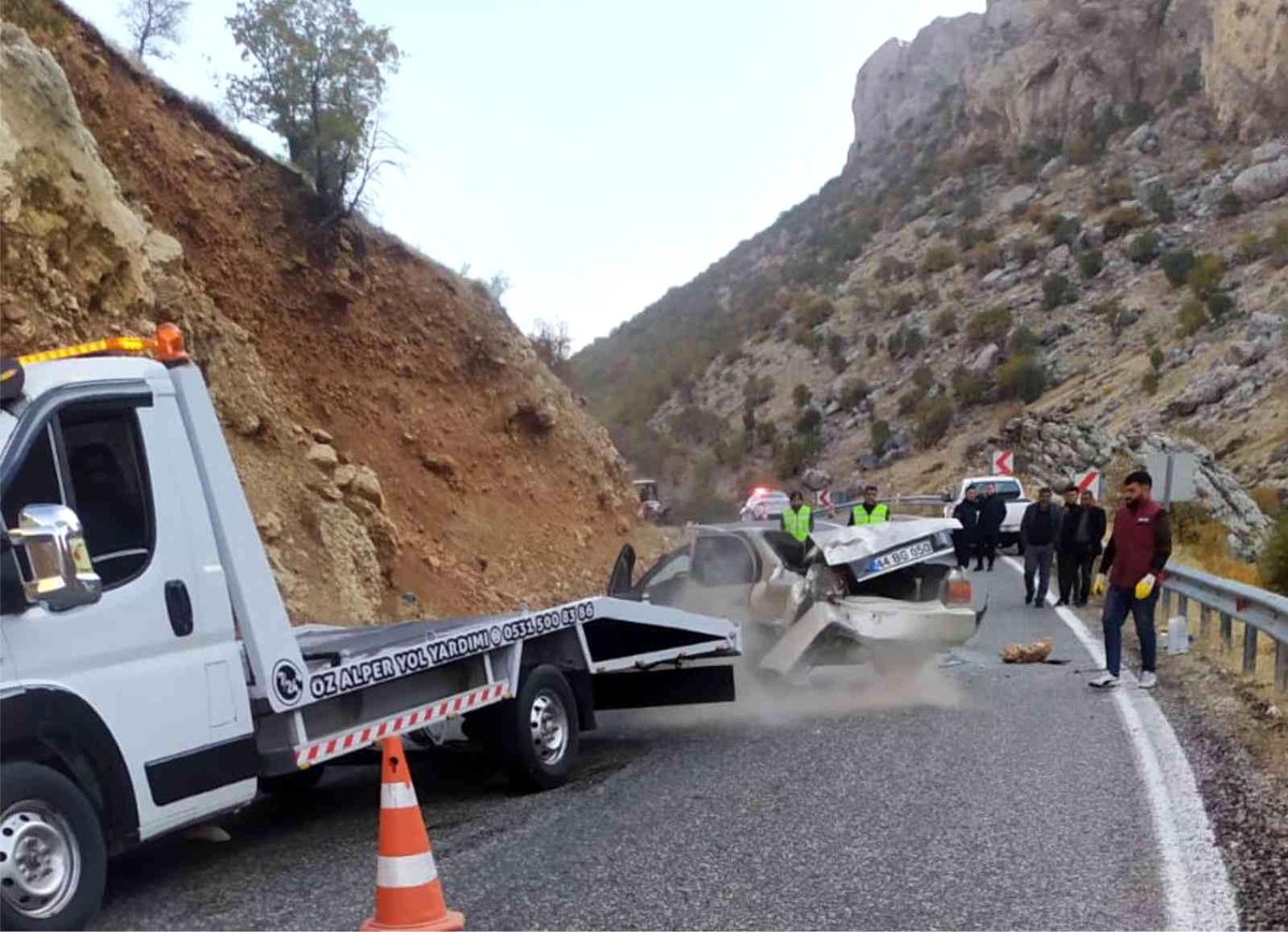 Adıyaman\'da takla atan otomobildeki 2 kişi yaralandı
