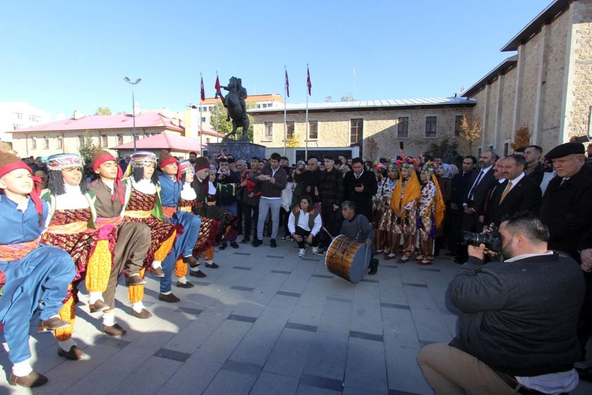 Bayburt\'ta, Yıldızlar Türkiye Şampiyonası öncesi kortej yürüyüşü yapıldı