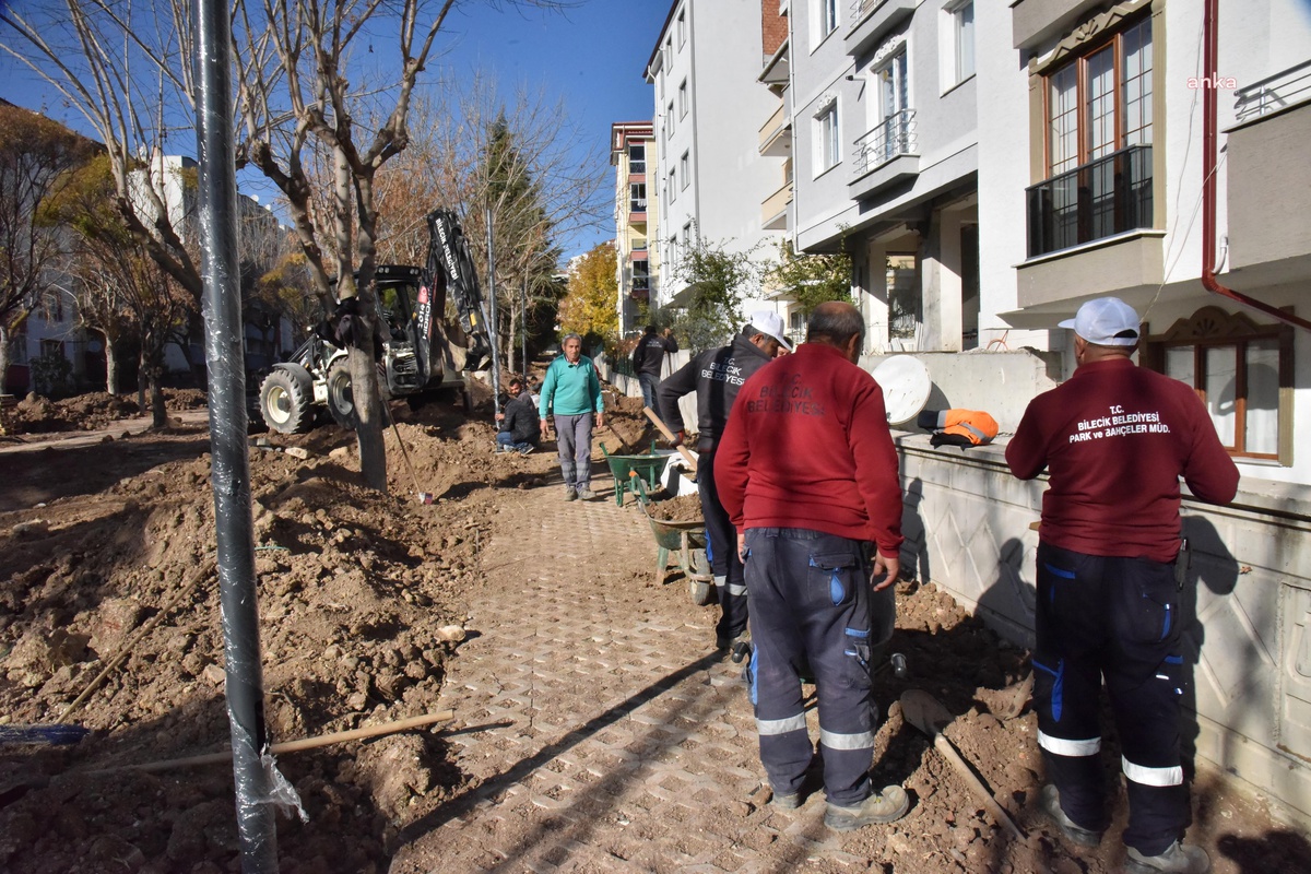 Bilecik Belediyesi, Uğur Mumcu Parkı\'nda Peyzaj ve Üstyapı Çalışmalarına Başladı
