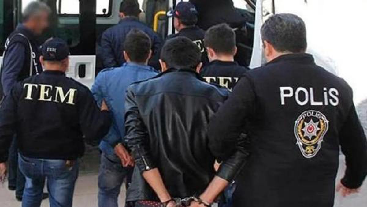 Kırklareli\'nde yurt dışına kaçmaya çalışırken yakalanan terör örgütü PKK ve FETÖ üyeleri tutuklandı