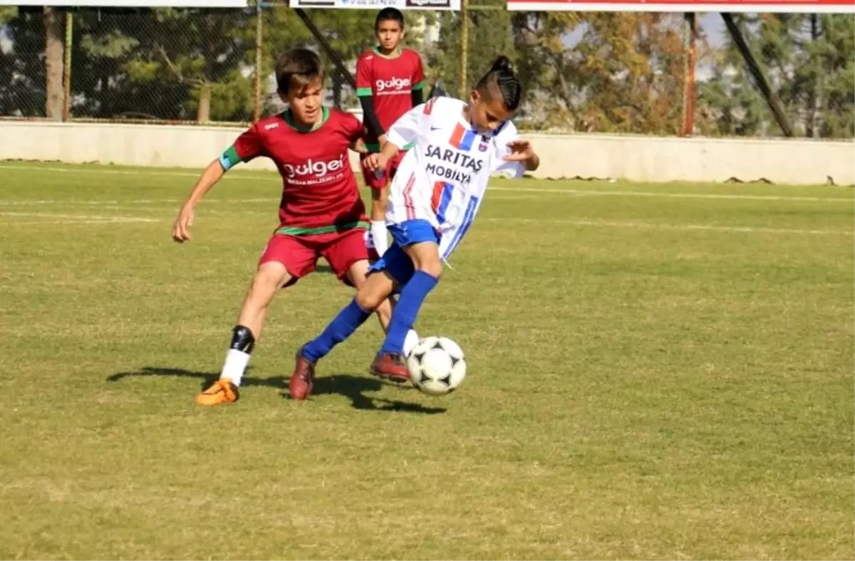 Denizlili sporcular bu turnuvada boy gösteriyor