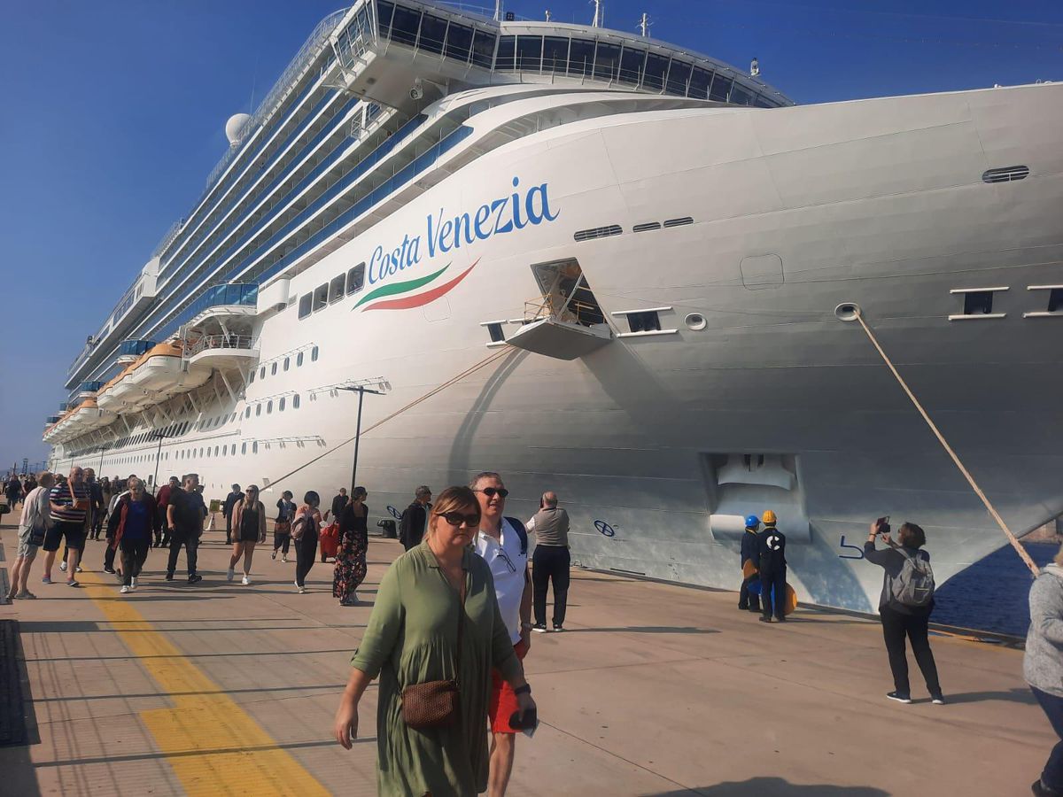 Dev kruvaziyer "Costa Venezia" Bodrum\'da