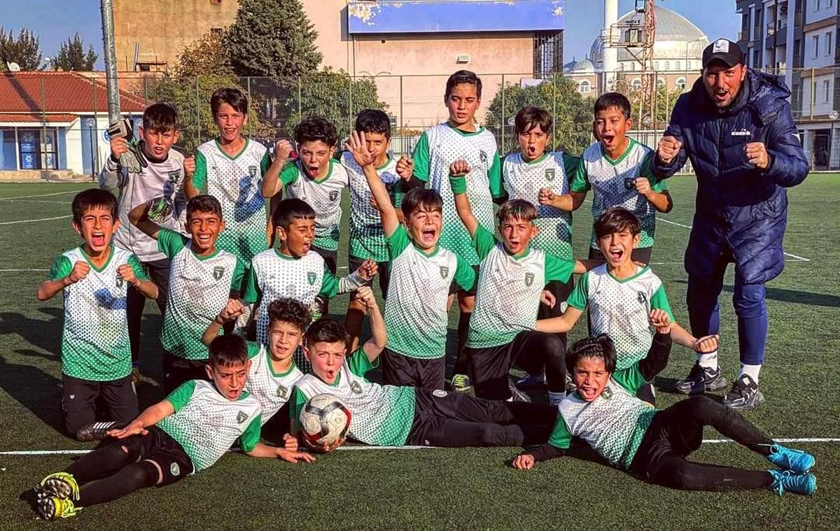 Efelerli minikler turnuvada şampiyon oldu