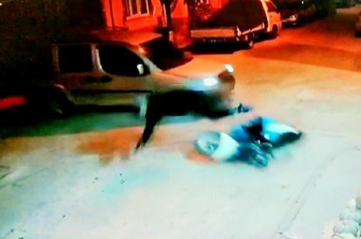 Elektrikli bisikletli Muhammed\'in yaralandığı kaza kamerada