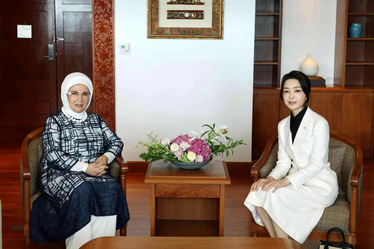 Emine Erdoğan Endonezya\'da lider eşleriyle bir araya geldi