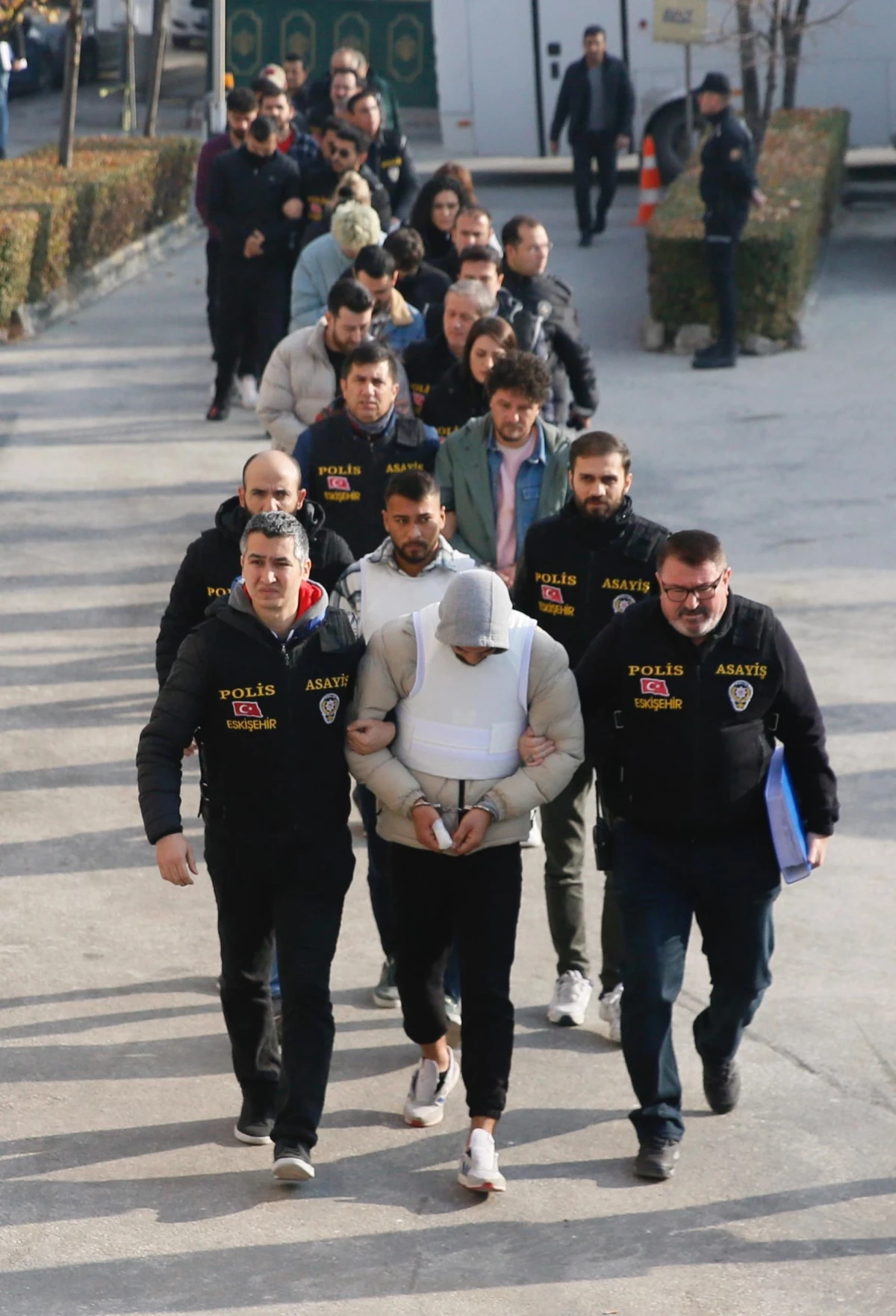 Eskişehir\'deki ölümlü silahlı kavgayla ilgili 17 şüpheli adliyeye sevk edildi