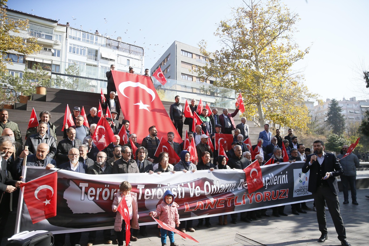 İstanbul\'daki terör saldırısı Eskişehir\'de protesto edildi