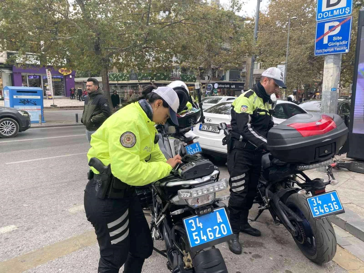 Kadıköy\'de elektrikli scooter denetiminde sürücülere ceza yağdı