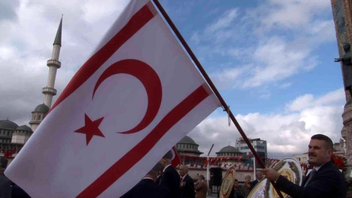 KKTC\'nin 39. kuruluş yıl dönümü Taksim Meydanı\'nda kutlandı