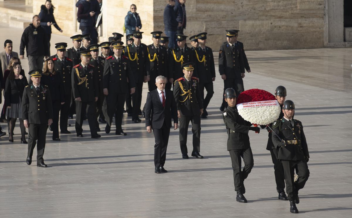 KKTC\'nin Ankara Büyükelçisi Korukoğlu, Anıtkabir\'i ziyaret etti