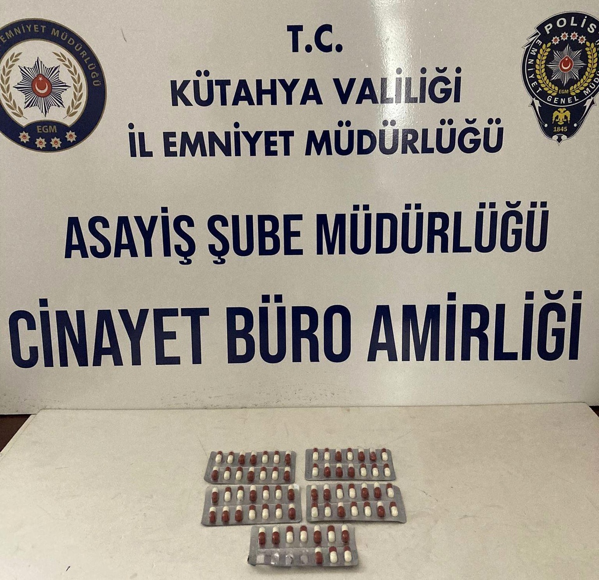 Kütahya\'da bir kişinin üzerinde 66 adet sentetik ecza hap ele geçirildi
