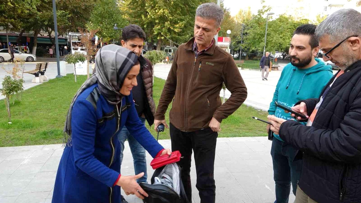 Malatya\'nın en işlek noktasında şüpheli çanta alarmı