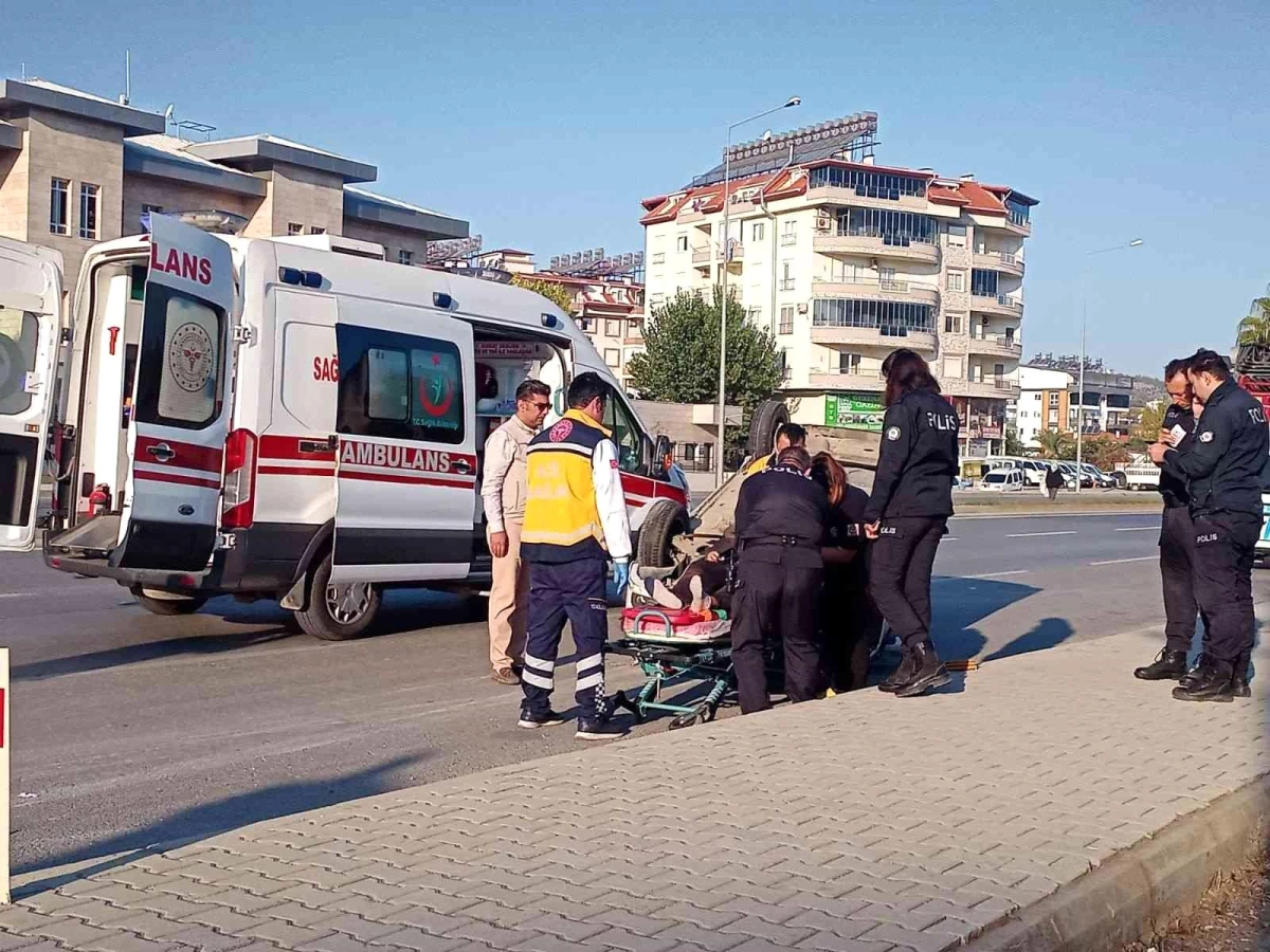 Otomobil ile hafif ticari araç çarpıştı: 2 yaralı