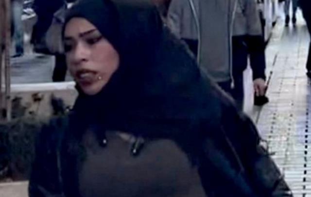 Taksim bombacısının kaçarken çekilen bu fotoğrafı kafa karıştırdı! Herkes aynı soruyu soruyor Taksim bombacısının kaçarken çekilen bu fotoğrafı kafa karıştırdı! Herkes aynı soruyu soruyor