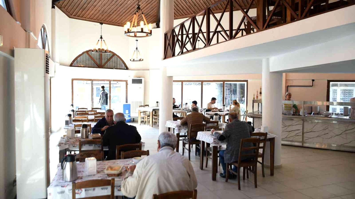 Tarsus\'taki Halk Restorana büyük ilgi